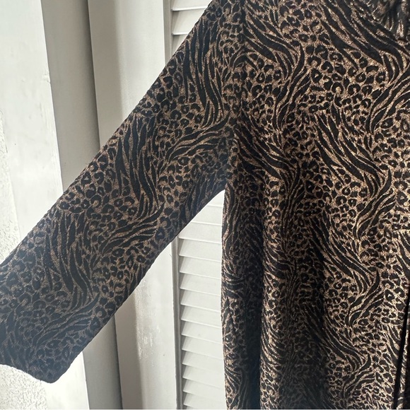 Chico’s Easywear Swing Jacket Size 1 Medium Animal Print Button Foil Wire Collar - Picture 7 of 9